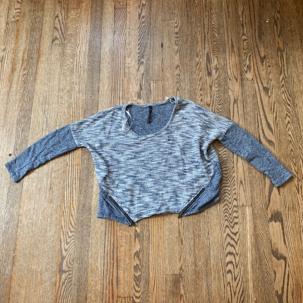 Jessica Simpson blue sweater top